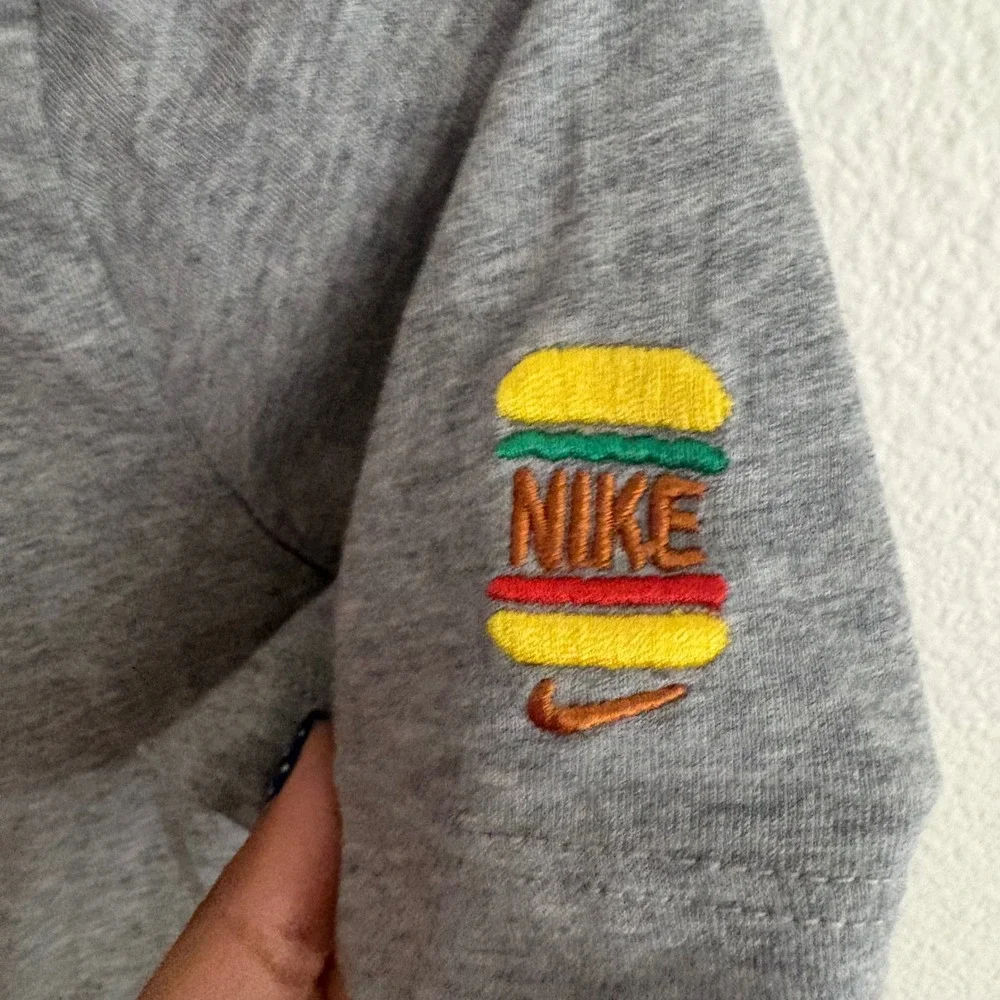 Nike Sole Food Burger Graphic T-Shirt Heather Gray Medium Short Sleeve Cotton